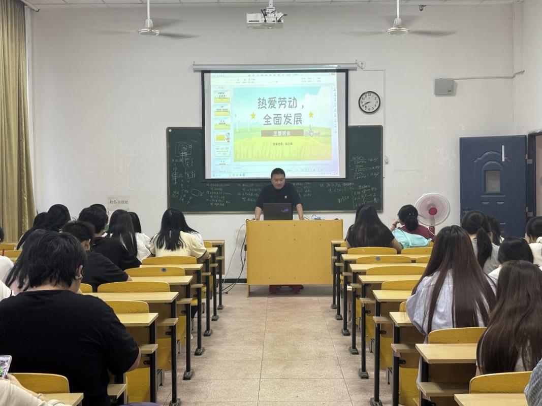 電子商務(wù)與管理系開(kāi)展2025年勞動(dòng)教育宣傳展示月系列活動(dòng) 以市場(chǎng)營(yíng)銷策劃服務(wù)深化實(shí)踐育人